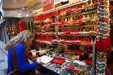 Antique shop in Cat Street, Hollywood Road, Hong Kong, China, Asia