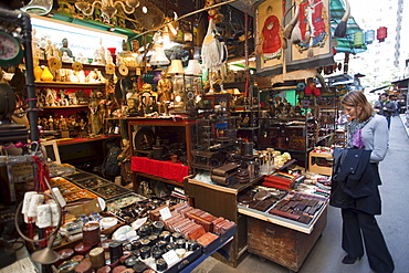 Antique shop in Cat Street, Hollywood Road, Hong Kong, China, Asia