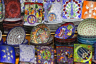 Ceramic crockery display, Grand Bazaar, Sultanahmet, Istanbul, Turkey, Europe