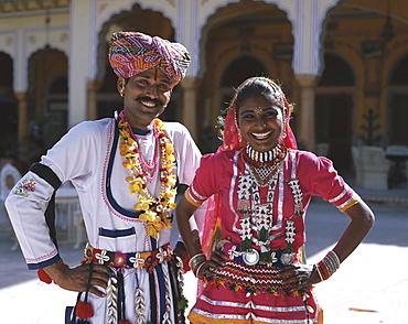 Couple dressed in traditional costume, Jaipur, Rajasthan, India, Asia