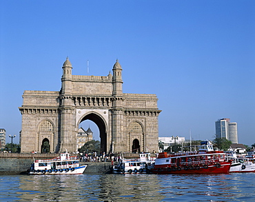 Gateway to India and Mumbai Harbour, Mumbai (Bombay), Maharastra, India, Asia