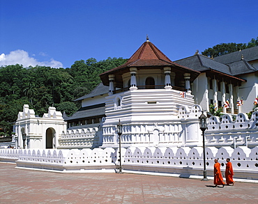 Temple of the Tooth (Sri Dalada Maligawa), UNESCO World Heritage Site, Kandy, Sri Lanka, Asia