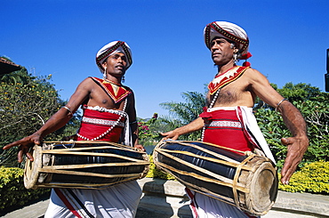 Kandyan drummers dressed in Kandyan costume, Kandy, Sri Lanka, Asia