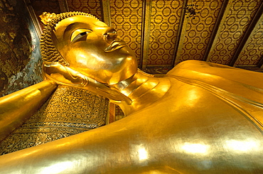 Reclining Buddha, 46 metres long, Wat Pho, Bangkok, Thailand, Southeast Asia, Asia