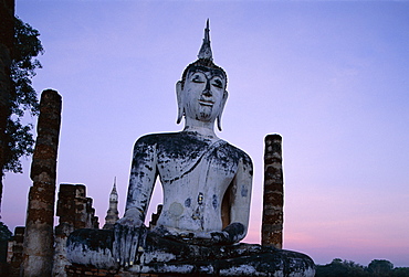 Seated Buddha statue, Wat Mahathat, UNESCO World Heritage Site, Sukhothai, Thailand, Southeast Asia, Asia