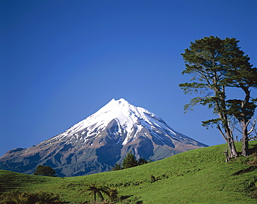 Mount.Egmont (Mount Taranaki), Egmont National Park, Taranaki, North Island, New Zealand, Pacific