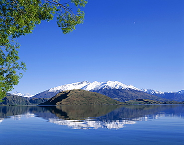 Lake Wanaka and the Southern Alps Mountain Ranges, Wanaka, South Island, New Zealand, Pacific