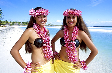 Polynesian girls dressed in traditional costume with leis (flower garlands), Aitutaki, Cook Islands, Polynesia, South Pacific, Pacific