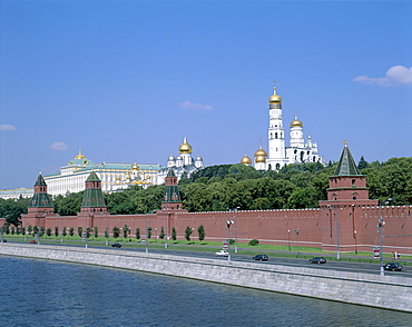 The Kremlin, UNESCO World Heritage Site, and Moskva River, Moscow, Russia, Europe