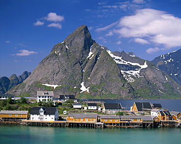 View of town with fishermen's cabins (Rorbus), Sakrisoy, Lofoten Islands, Norway, Scandinavia, Europe