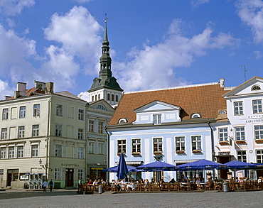 Outdoor cafes in the Old Town, UNESCO World Heritage Site, Tallin, Estonia, Baltic States, Europe