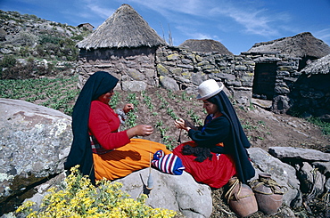 Indian women wool spinning, Taquile Island, Lake Titicaca, Peru, South America