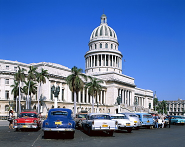 Vintage cars and Capitol Building (Capitolio), Havana (Habana), Cuba, West Indies, Central America