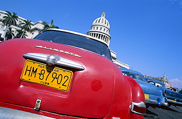 Vintage cars and Capitol Building (Capitolio), Havana (Habana), Cuba, West Indies, Central America