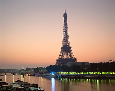 Eiffel Tower (Tour Eiffel) and the River Seine at dawn, Paris, France, Europe