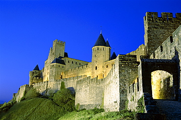 Medieval Citadel and city walls at night, Carcassonne, UNESCO World Heritage Site, Languedoc-Roussillon, France, Europe