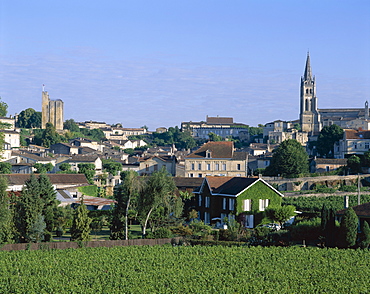 Town skyline and vineyards, St. Emilion, UNESCO World Heritage Site, Aquitaine, France, Europe