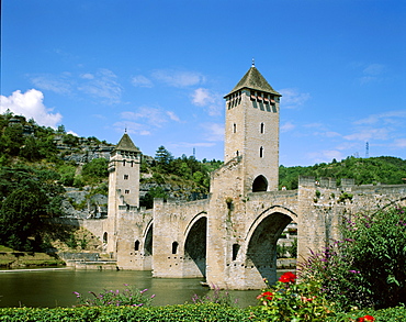 Pont Valentre and Lot River, Cahors, Lot Region, France, Europe