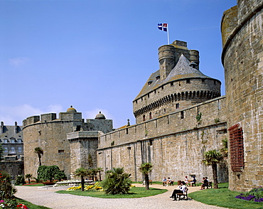 The Castle and city walls, St. Malo, Brittany, France, Europe