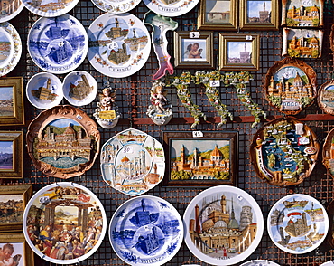 Display of souvenir plates, Florence (Firenze), Tuscany (Toscana), Italy, Europe