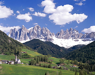 Dolomite Mountains (Dolomiti) and St. Magalena Church, Villnoss, Val di Funes, Trentino, Italy, Europe