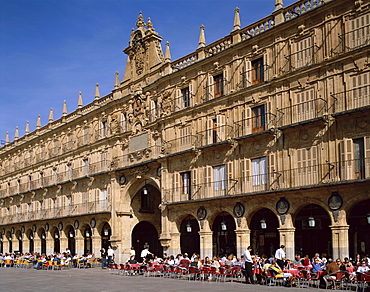 Outdoor cafes, Royal Pavilion, Plaza Mayor, Salamanca, UNESCO World Heritage Site, Castilla y Leon, Spain, Europe