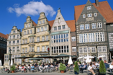 Gabled houses and outdoor cafes, The Main Square (Marktplatz), Bremen, Germany, Europe