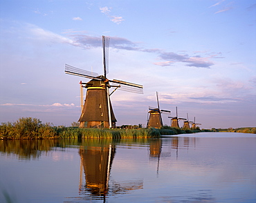 Windmills, Kinderdijk, UNESCO World Heritage Site, Holland (Netherlands), Europe