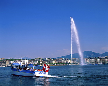 Fountain and tourist boat, Lake Geneva (Lac Leman), Geneva, Switzerland, Europe