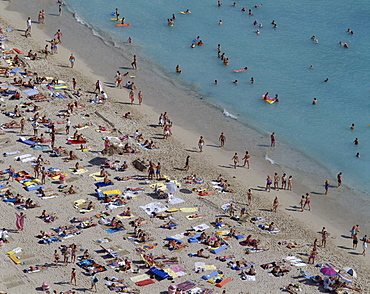 Crowds on Waikiki Beach, Honolulu, Hawaii, Oahu, United States of America, North America