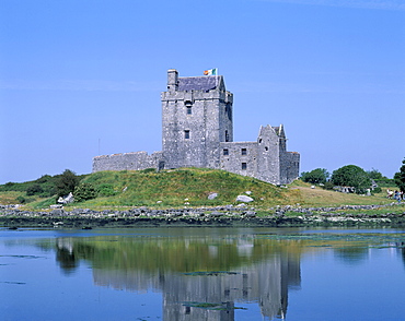 Dunguaire Castle, Kinvara, County Galway, Connacht, Republic of Ireland, Europe