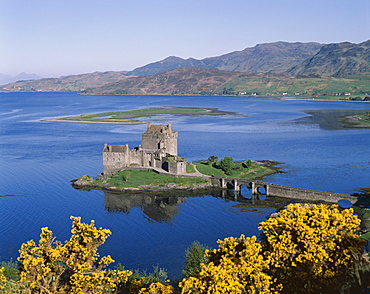 Loch Duich and Eilean Donan Castle, Highlands, Scotland, United Kingdom, Europe