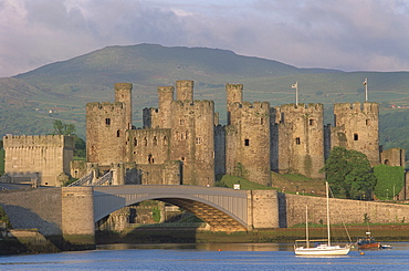 Conwy Castle, UNESCO World Heritage Site, and River Conwy, Wales, United Kingdom, Europe