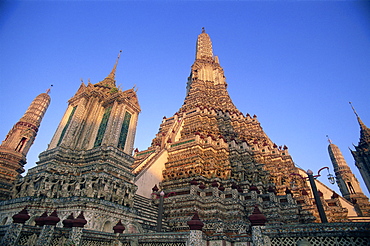 Wat Arun (Temple of the Dawn), Bangkok, Thailand, Southeast Asia, Asia