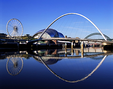 Gateshead Millennium Bridge, Gateshead, Newcastle, Tyne and Wear, England, United Kingdom, Europe