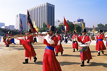 Changing of the Guard ceremony, Gyeongbokgung Palace, Seoul, South Korea, Asia