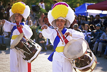 Farmers dance, Namsangol Hanok Village, Seoul, South Korea, Asia