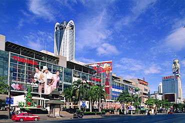 Central World Shopping Complex and Thanon Ratchadamri Road, Bangkok, Thailand, Southeast Asia, Asia