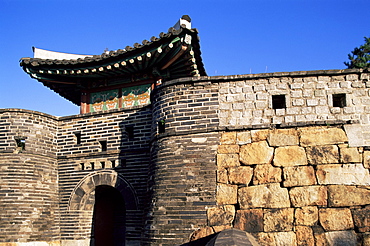 Southwest Secret Gate, Seonamammun, Hwaseong Fortress, Suwon, near Seoul, South Korea, Asia