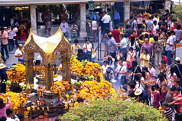 Erawan Shrine, Bangkok, Thailand, Southeast Asia, Asia