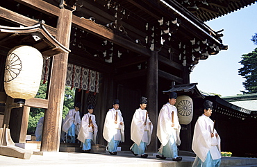 Priests at the Meiji Shrine, Tokyo, Honshu, Japan, Asia