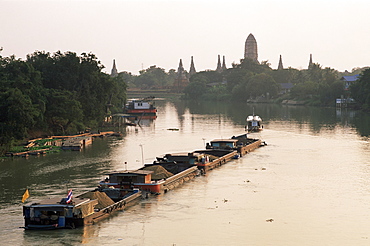 Barges on Chao Phraya River and Wat Chai Wattanaram in background, Ayutthaya Historical Park, Ayutthaya, Thailand, Southeast Asia, Asia