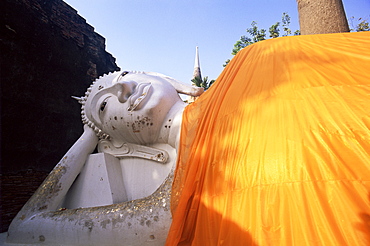 Reclining Buddha statue at Wat Yai Chai Mongkhon, Ayutthaya Historical Park, Ayutthaya, Thailand, Southeast Asia, Asia