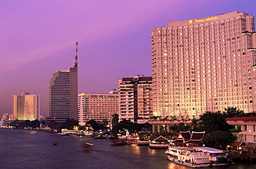 Chao Phraya River and riverfront skyline at dusk, Bangkok, Thailand, Southeast Asia, Asia