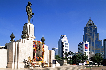 King Rama VI statue and city skyline, Lumphini Park, Bangkok, Thailand, Southeast Asia, Asia