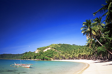 Outrigger on tropical beach, El Nido, Bascuit Bay, Palawan, Philippines, Southeast Asia, Asia