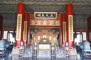 Emperors Throne in Palace of Heavenly Purity, Forbidden City, Beijing, China, Asia