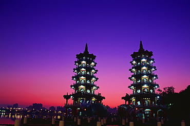 Dragon and Tiger Pagodas. Lotus Lake, Kaohsiung, Taiwan, Asia