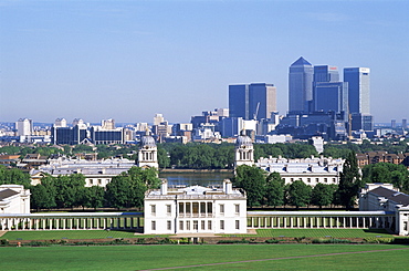 Greenwich Park with Queens House and Docklands skyline in the background, Greenwich, London, England, United Kingdom, Europe