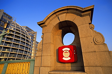 Seat on Southwark Bridge and modern Bankside buildings, Bankside, London, England, United Kingdom, Europe